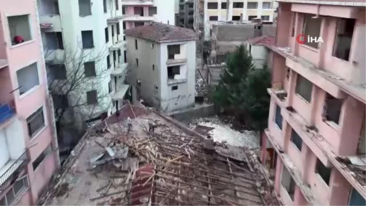 Asrın felaketi Marmara Depremi\'nde kalan izler siliniyor: 322 konut, 247 dükkan, 54 ofis yıkılacak