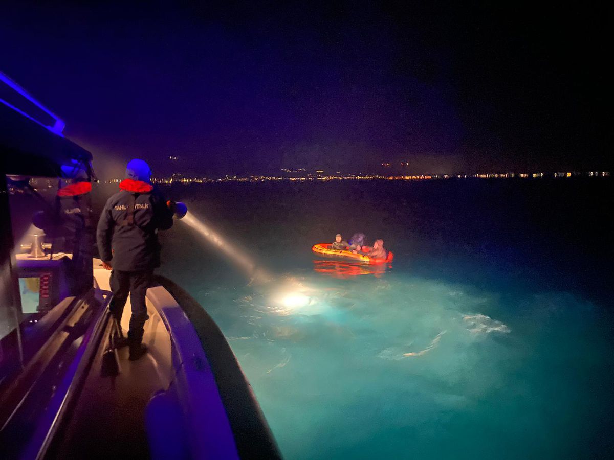 Bodrum ve Datça açıklarında 22 düzensiz göçmen kurtarıldı