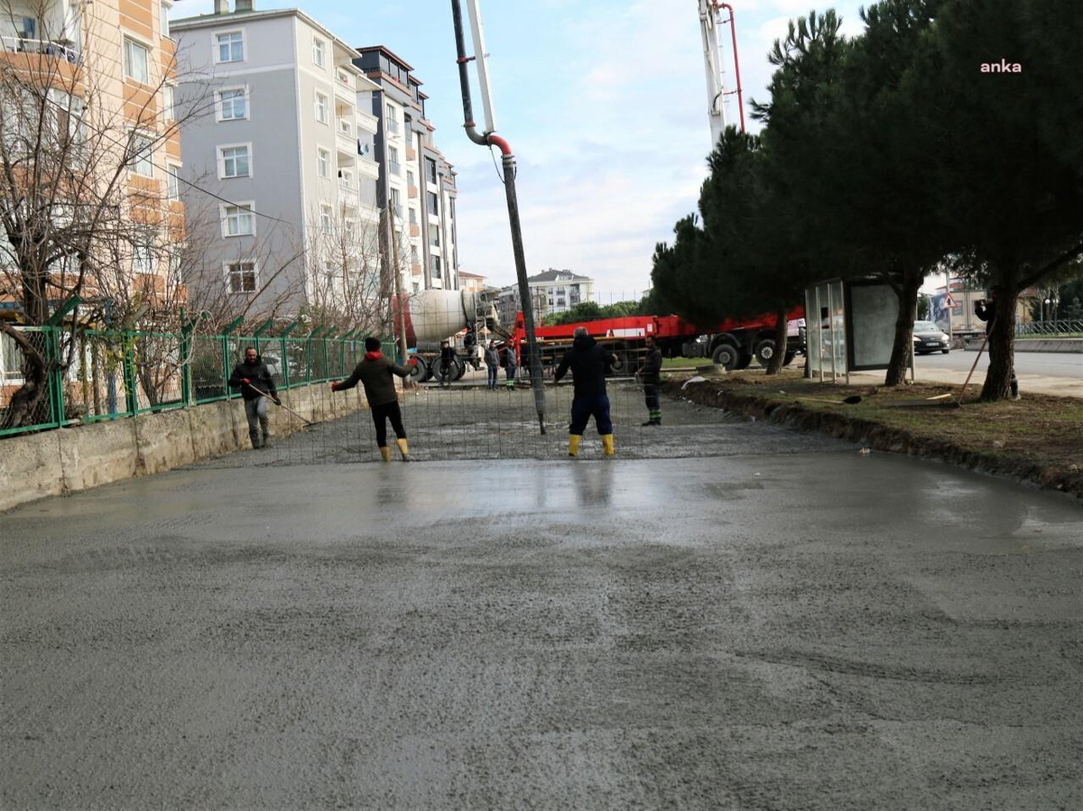 Çerkezköy Belediyesi, Eray Sokak\'ta Demirli Beton Yol Yapımını Tamamladı