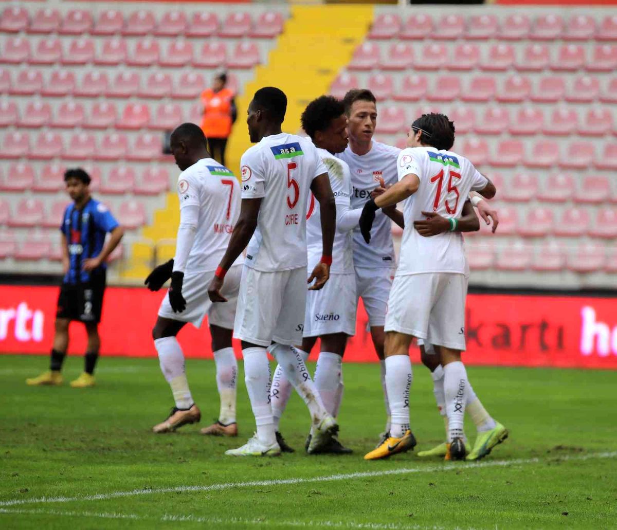 Clinton N\'Jie gol sayısını 3\'e yükseltti