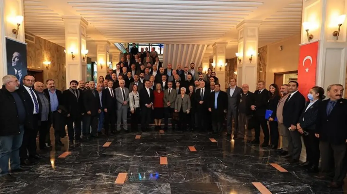 Cumhurbaşkanı adayı olarak adı geçen İmamoğlu\'na bir destek ziyareti daha! 60 kişi toplanıp gittiler