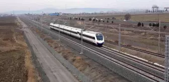 KIRIKKALE - Bakan Karaismailoğlu, Ankara-Sivas Yüksek Hızlı Tren Hattı Kırıkkale İstasyonu'nda incelemelerde bulundu
