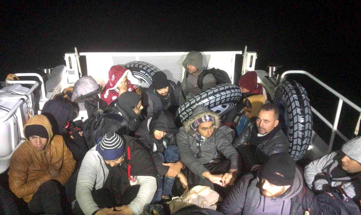 Datça\'da 20 düzensiz göçmen kurtarıldı