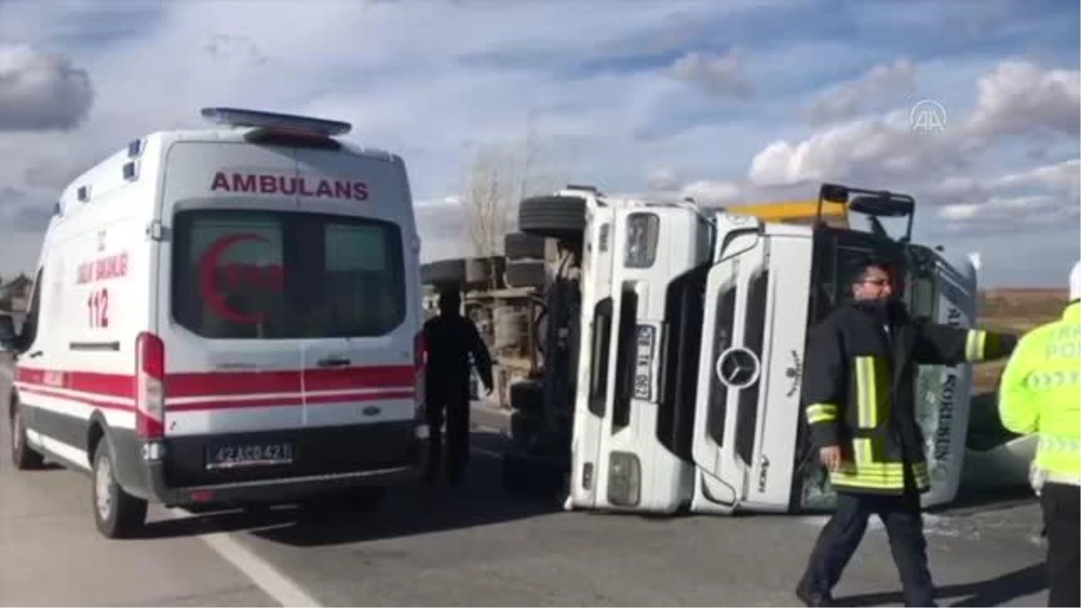 Devrilen tırın sürücüsü ağır yaralandı