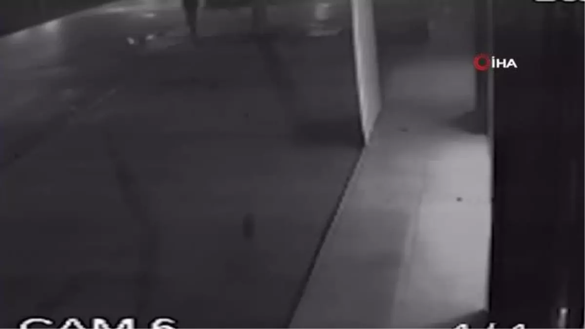 Durakta bekleyen 2 kişinin yaralandığı kazanın görüntüleri ortaya çıktı