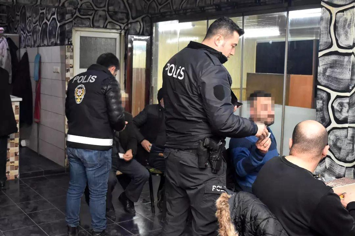 Erzincan\'da yapılan kumar uygulamasında 11 kişiye 6 bin 787 TL para cezası kesildi