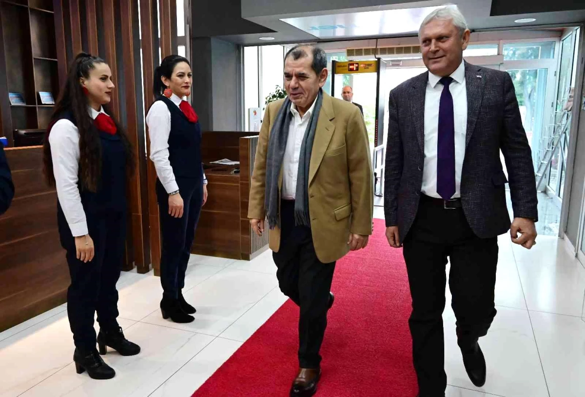 Galatasaray Başkanı Dursun Özbek, Kemer\'de ziyaretlerde bulundu