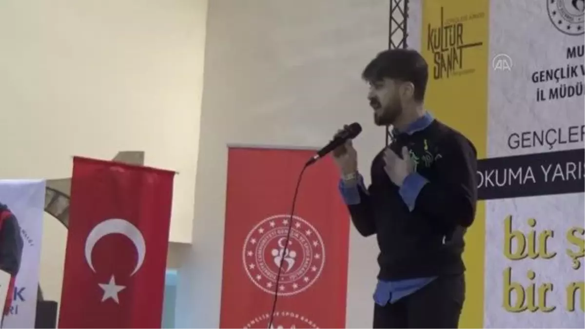 Gençler arası şiir okuma yarışması düzenlendi