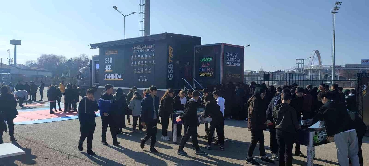 Gençlik ve Spor Bakanlığı\'nın tırı Gölbaşı\'nda gençlerle buluştu