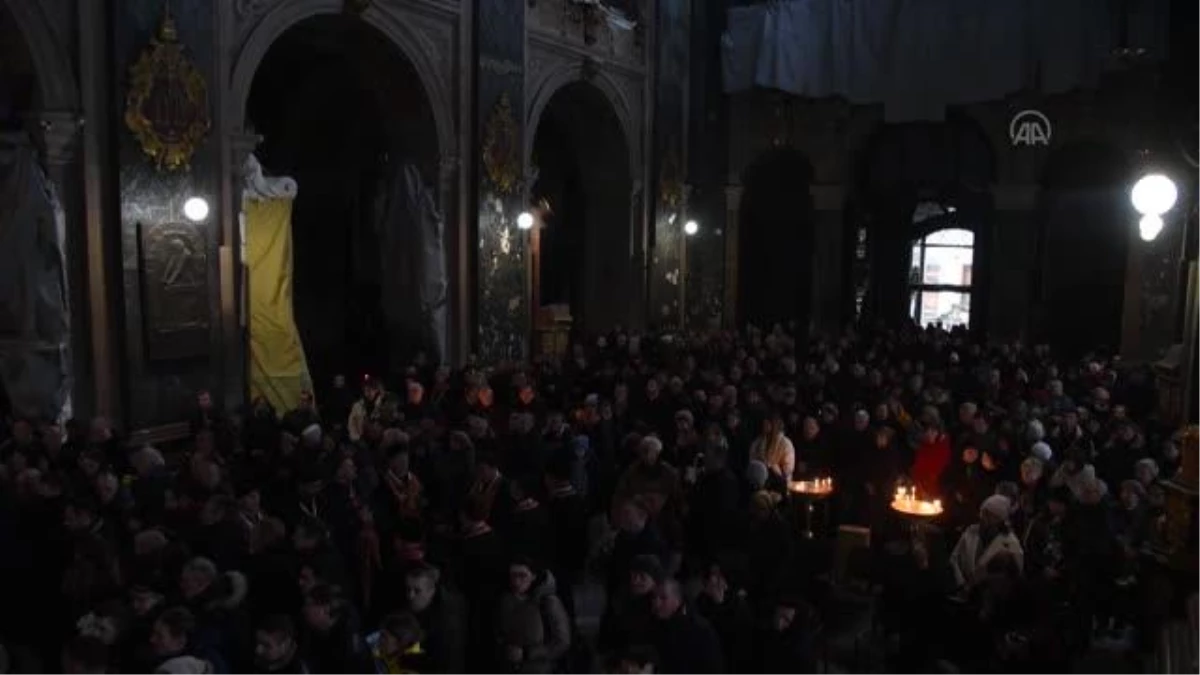 Hayatını kaybeden Ukraynalı askerler için cenaze töreni düzenlendi