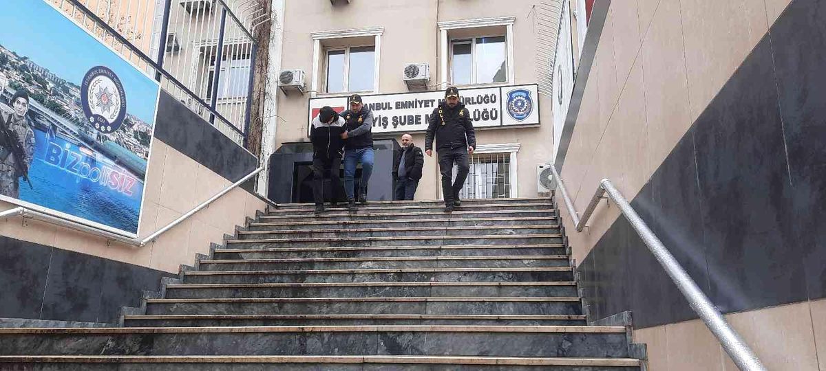 Küçükçekmece\'de 80 bin liralık hırdavat malzemelerini çalan şahıs kamerada