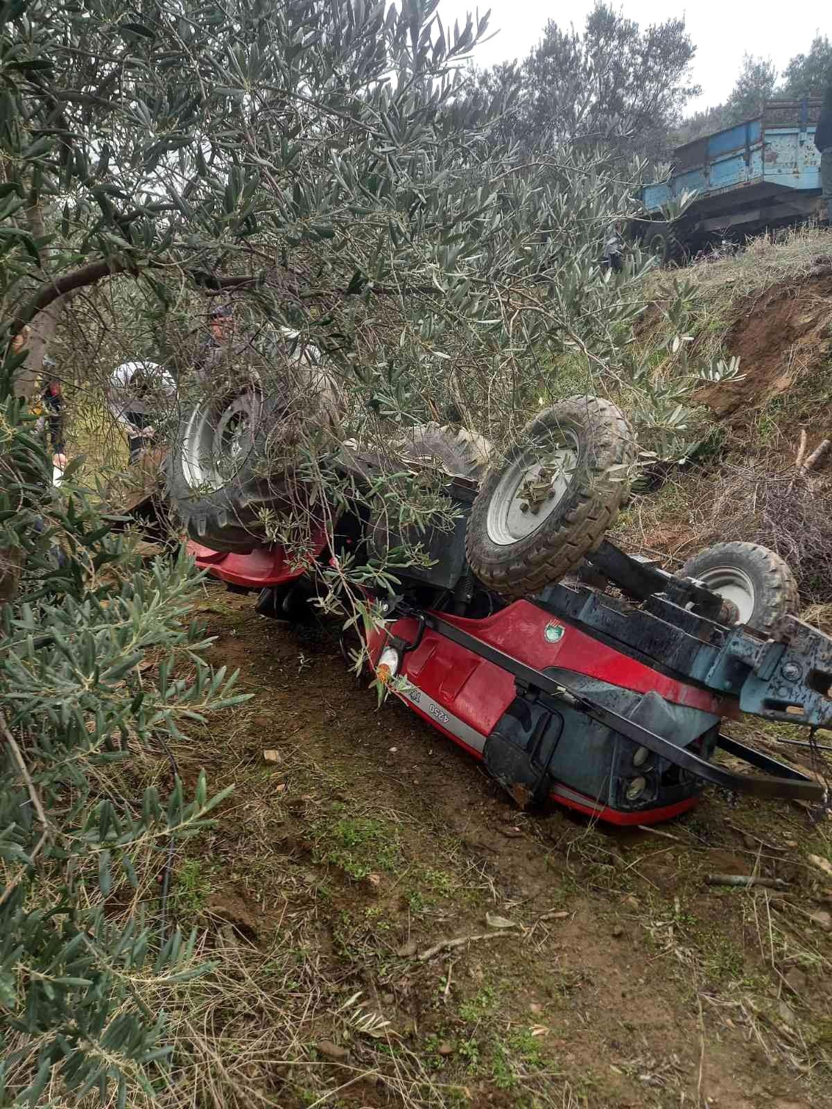 Aydın\'da devrilen traktörün sürücüsü öldü