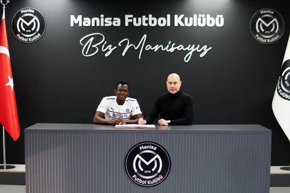 Manisa FK Cissokho\'yu profesyonel yaptı