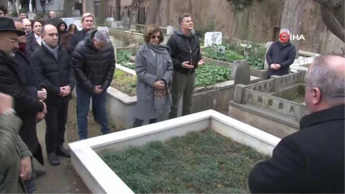 Mehmet Ali Birand vefatının 10. yıl dönümünde mezarı başında anıldı