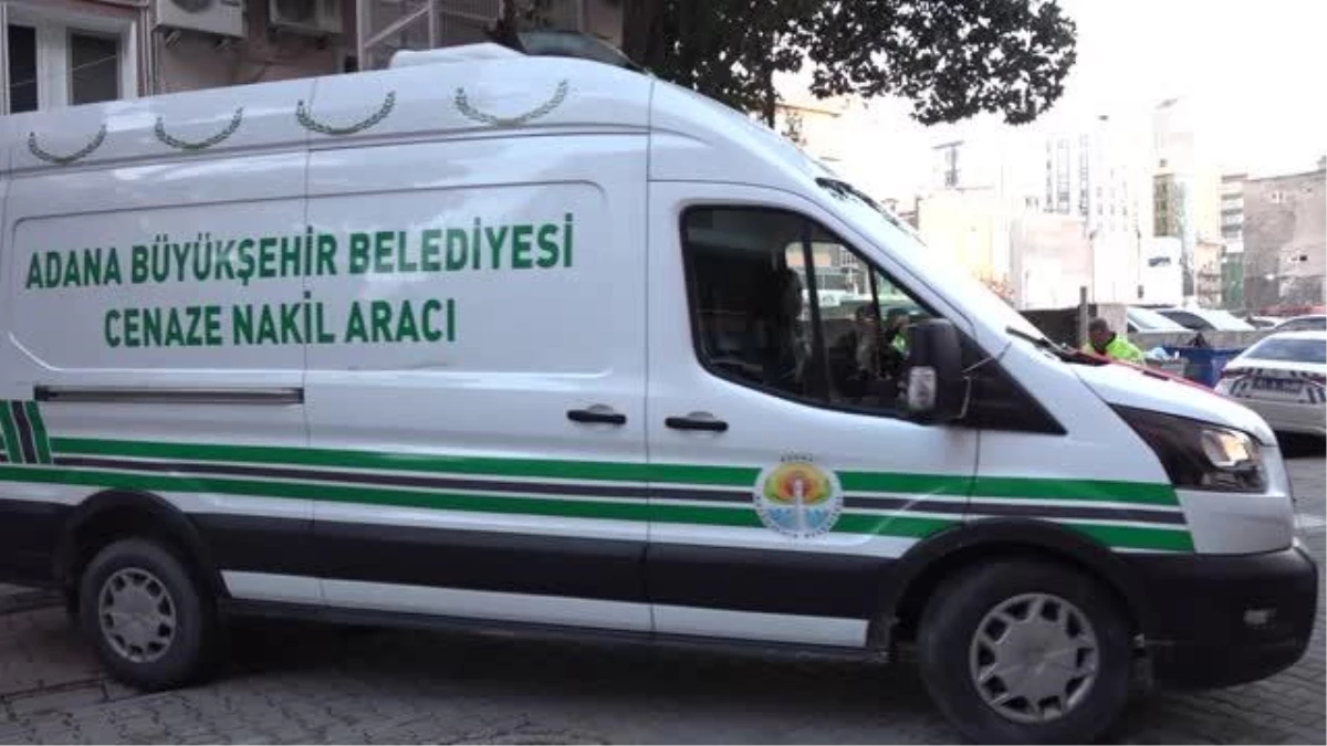 Mersin\'de otobüsün tıra çarpması sonucu 2 jandarma uzman çavuş şehit oldu, 1 göçmen öldü