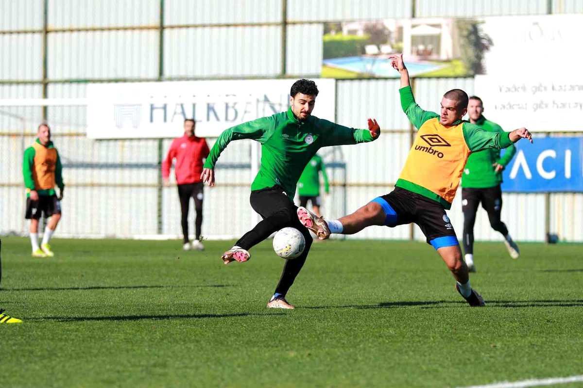 Rizespor, Fenerbahçe\'ye hazırlanıyor