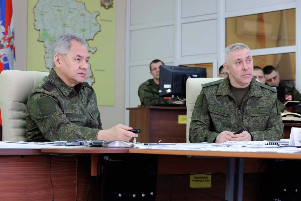 Rusya Savunma Bakanı Şoygu\'dan Ukrayna\'daki birlik komutanlarına ziyaret