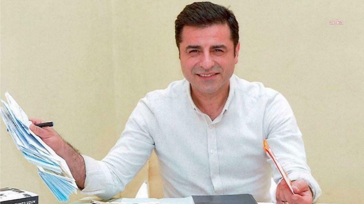Selahattin Demirtaş: "Tek Adama Karşı Kaç Milyon Olduğunuzu Meydanlarda Gösterin Ki Pusuya Yatmış Sandık Hırsızları Yerlerinden Kıpırdamaya Bile...