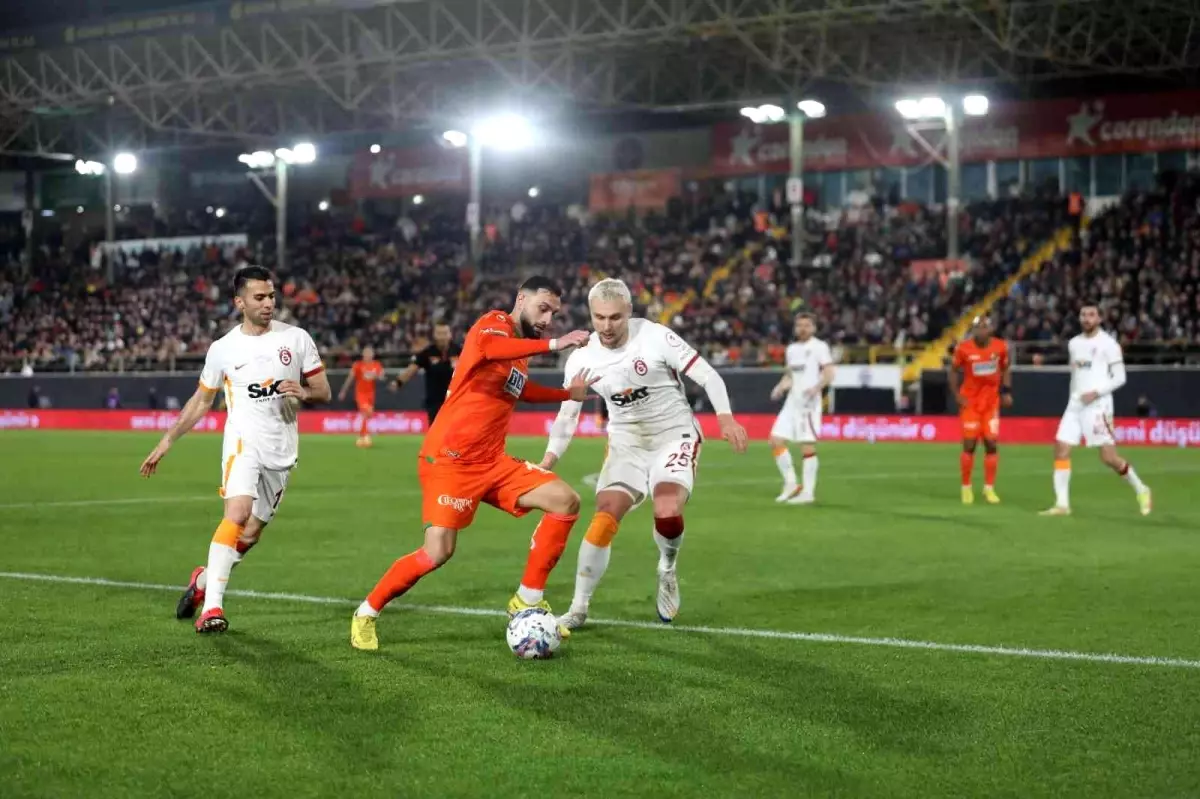 Ziraat Türkiye Kupası: Alanyaspor: 0 Galatasaray: 2 (İlk yarı)