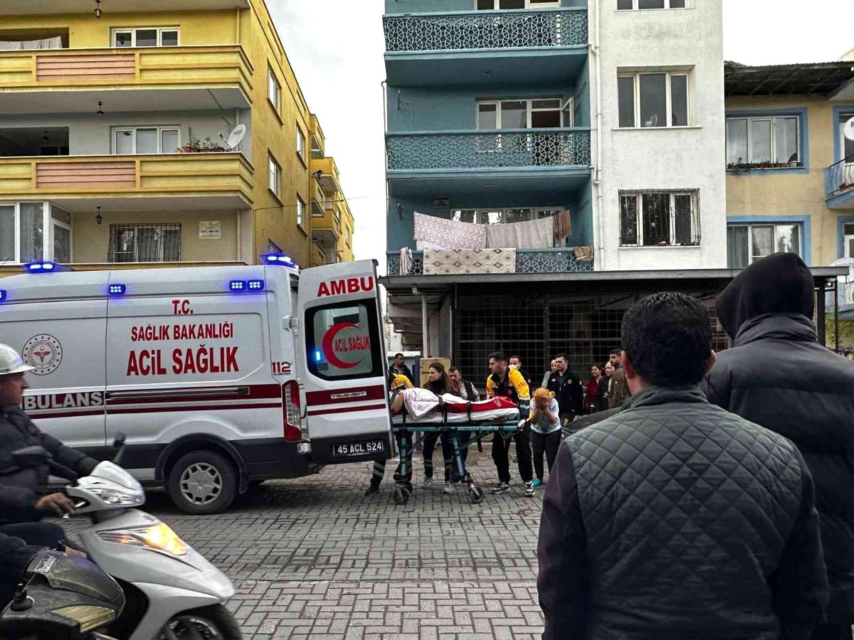 Akhisar\'da eşini vurup kaçan şahıs teslim oldu