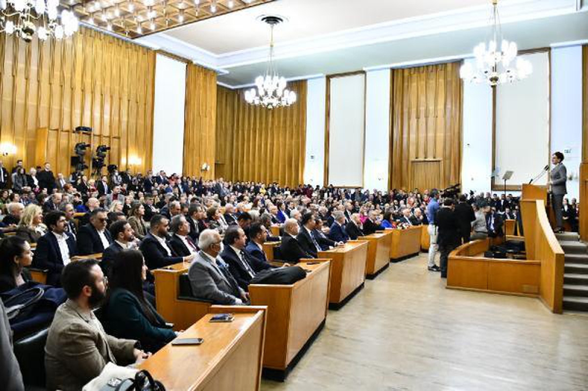 Akşener: Gel, Türkiye\'ye yakışır bir düzenleme yapalım
