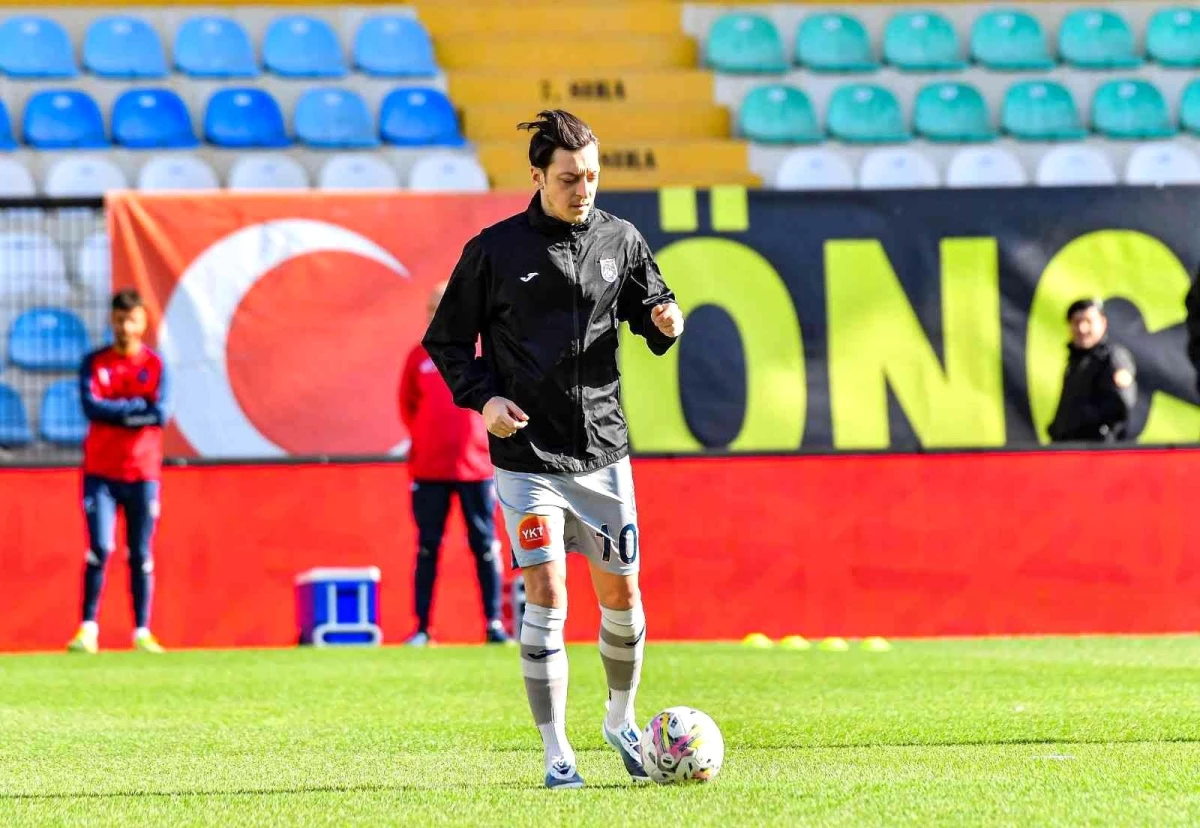 Başakşehir\'de Mesut Özil, 125 gün sonra sahada