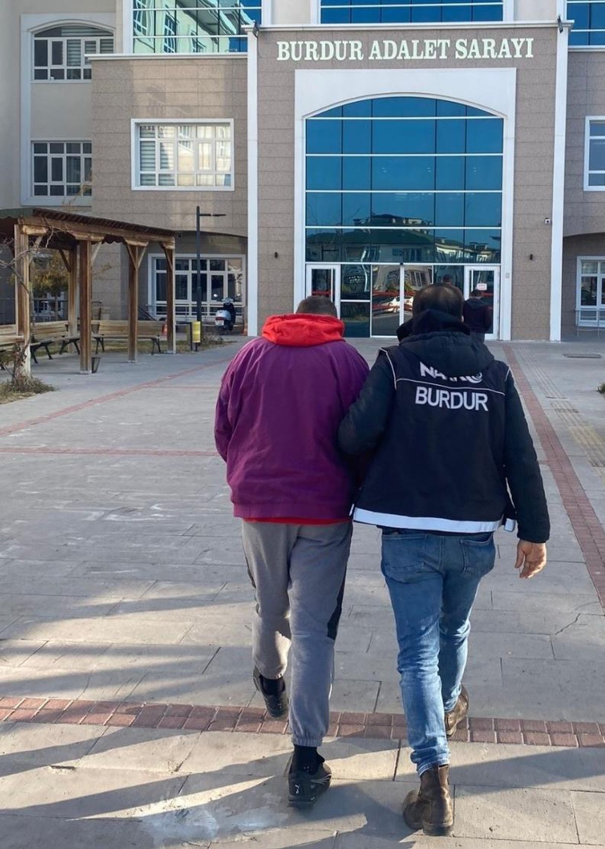 Burdur\'daki uyuşturucu operasyonlarında 3 kişi tutuklandı