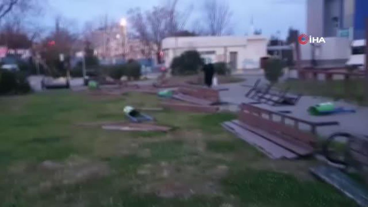 Bursa'da lodos kamelyaları parçaladı, esnaf tezgah açamadı