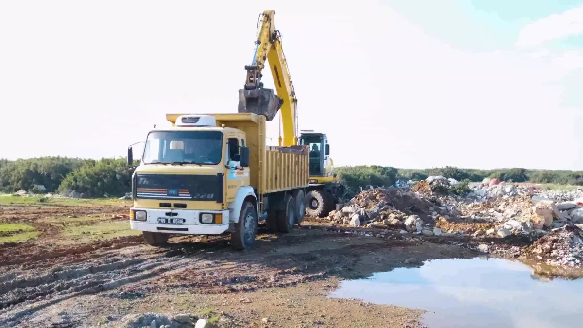 Didim Belediyesi\'nden Moloz Temizleme Çalışması