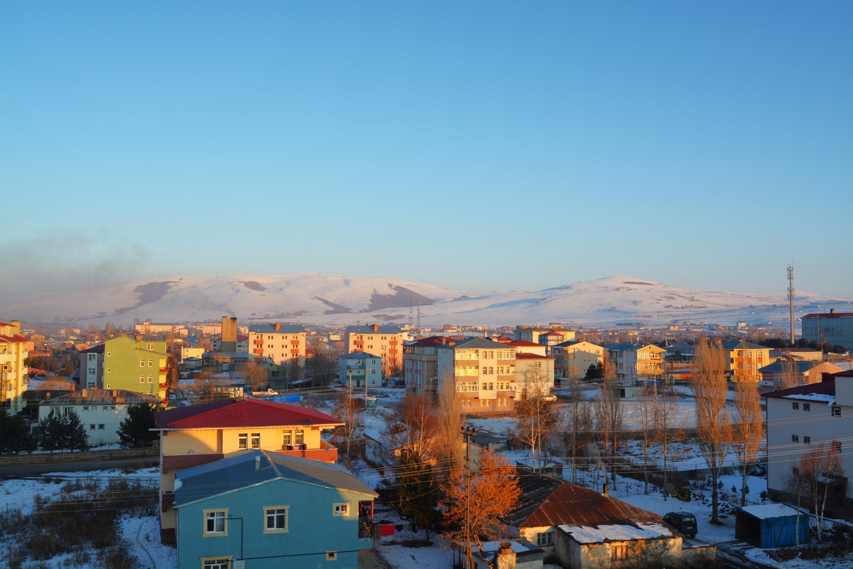 Doğu Anadolu\'da göletler ve akarsular buz tuttu
