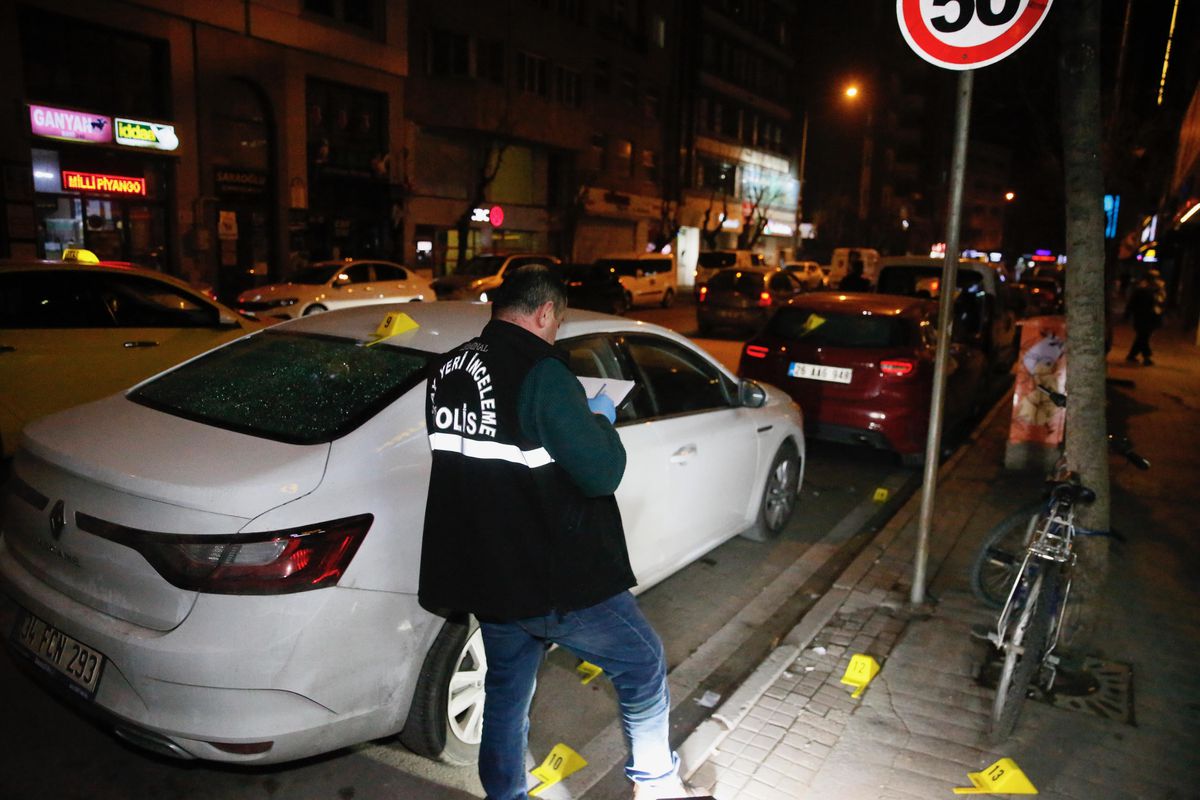 Eskişehir\'de park halindeki 3 otomobile silahla ateş edildi
