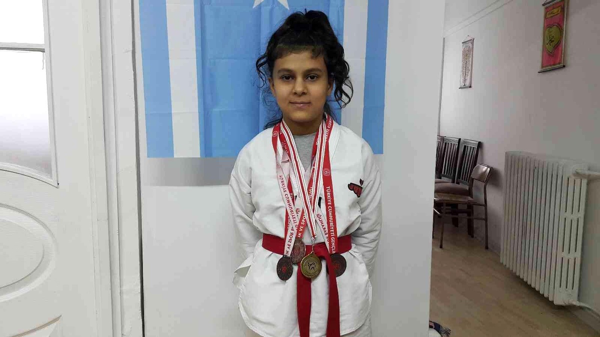 Eskişehir\'de yaşayan Iraklı Türk kızın taekwondo başarısı