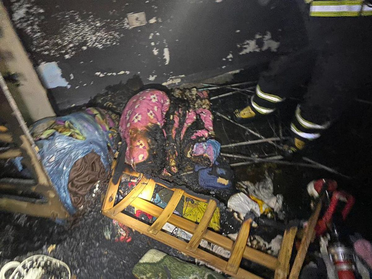 Hatay'da apartmanda çıkan yangında üst katlarda mahsur kalan 9 kişi kurtarıldı