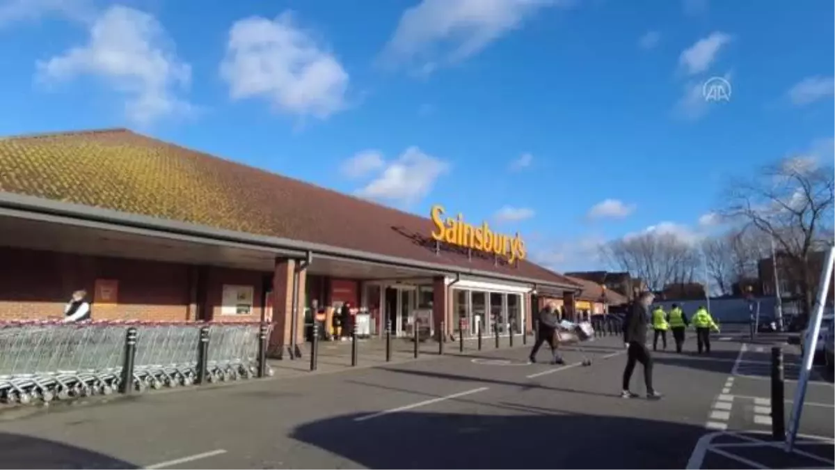 İngiltere'de ihtiyaç sahiplerine alışveriş kuponu dağıtılıyor