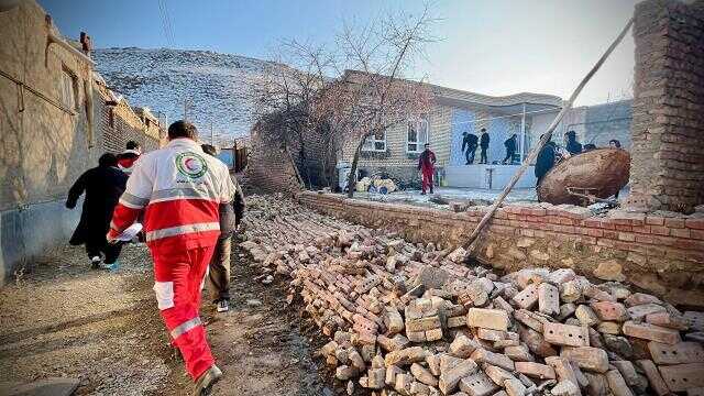 İran'daki depremde 133 kişi yaralandı İran'daki depremde 133 kişi yaralandı