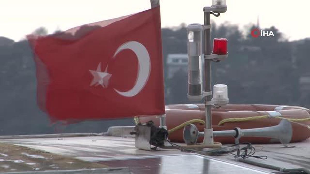 İstanbul\'da lodos etkili oldu, dalgalar sahile vurdu
