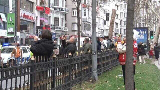 İstanbul'da tarihi pasajda intihar girişimi: Canlı yayın için adeta yarıştılar