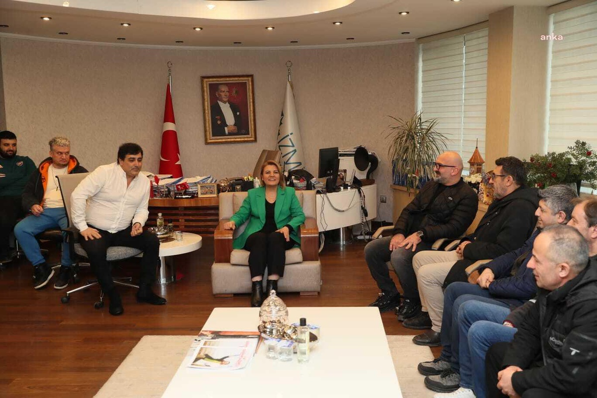 İstiklal Caddesi Esnafından İzmit Belediye Başkanı Hürriyet\'e Teşekkür