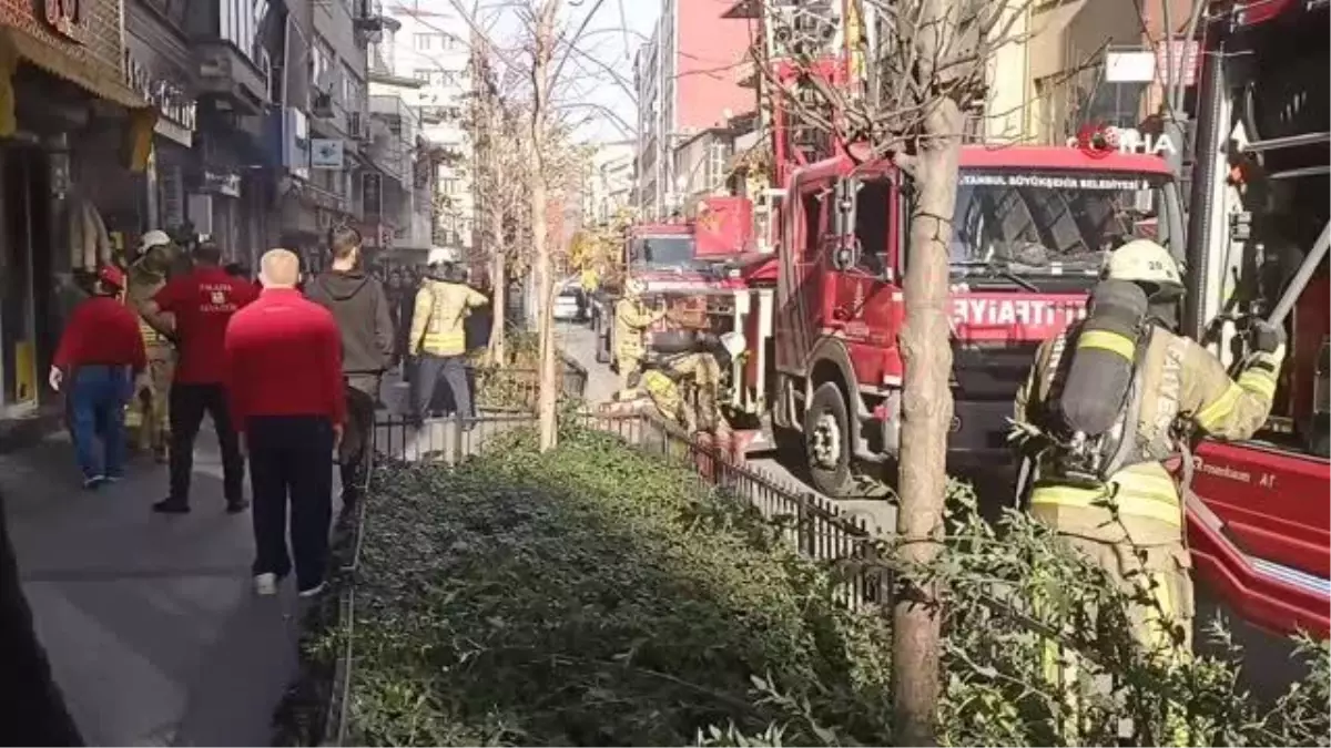 Kağıthane'de restoranda çıkan yangın paniğe neden oldu