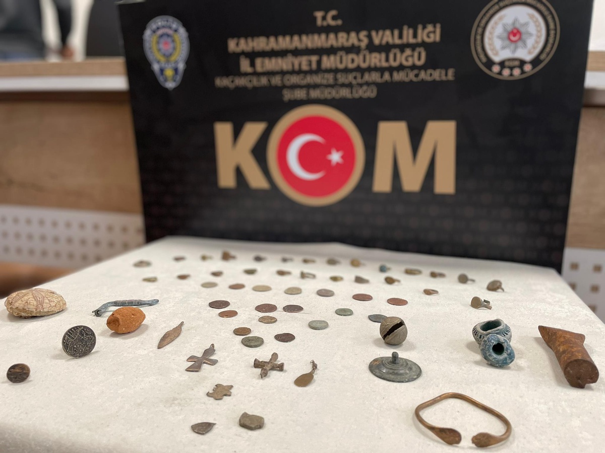 Kahramanmaraş\'ta yüzük, sikke ve mühürlerin de içinde olduğu 60 obje ele geçirildi