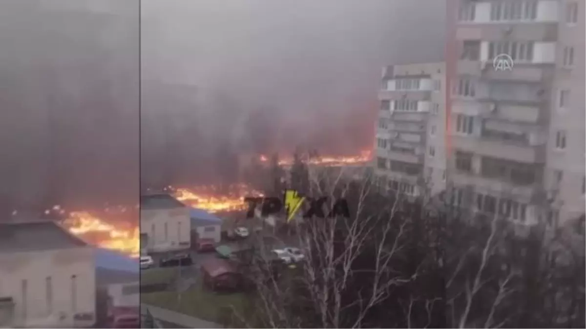 Ukrayna'da helikopterin düştüğü alanda enkaz kaldırma çalışmaları devam ediyor (2)