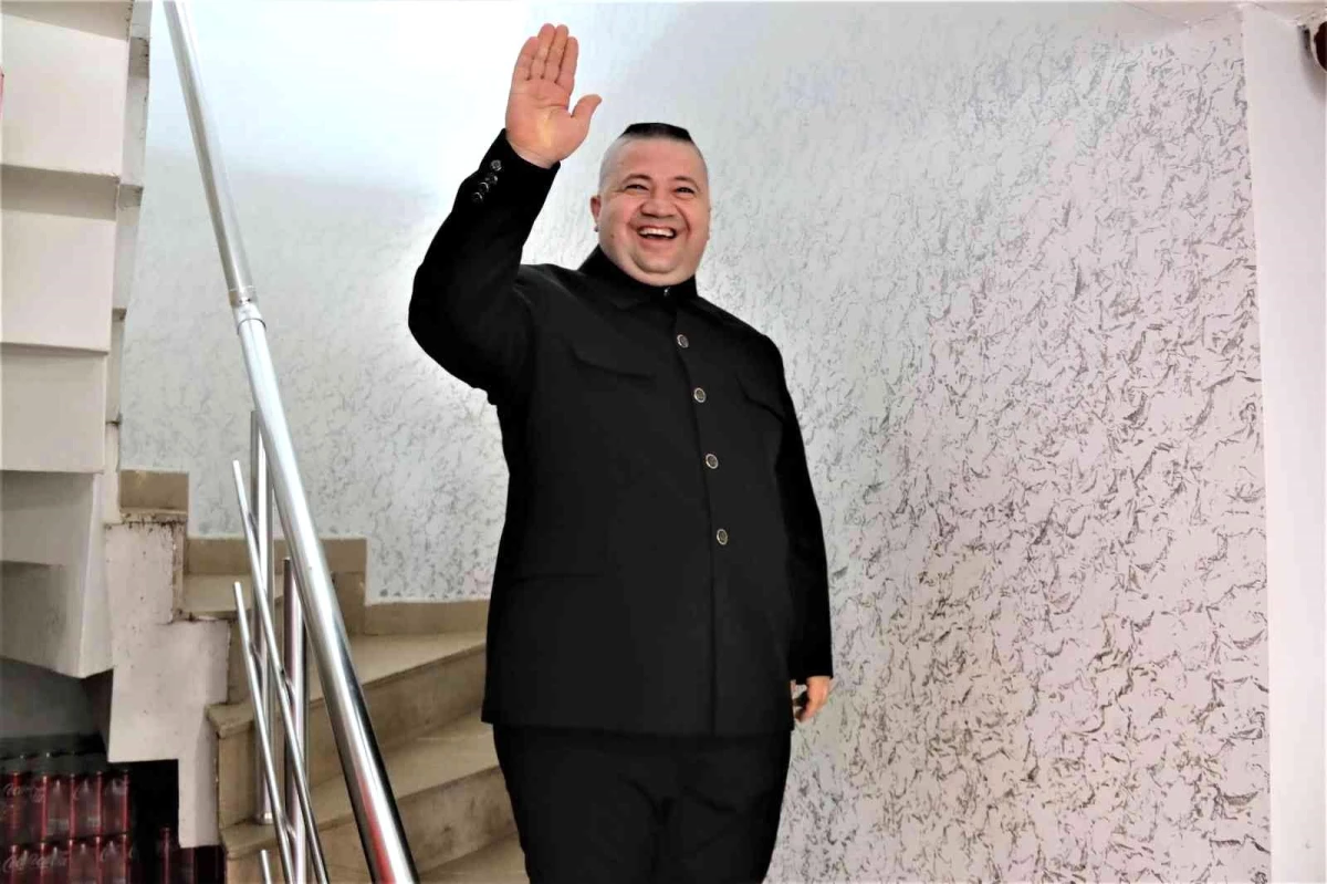 Kim Jong-un\'a benzerliği ile ün saldı, dünyanın dört bir tarafından teklif yağıyor