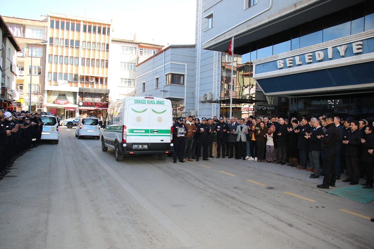 Kırıkkale\'de çıkan kavgada bıçaklanarak öldürülen zabıta memuru defnedildi