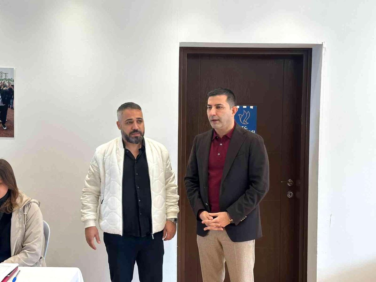 Kuşadasıspor\'da Emiroğlu tekrar başkan seçildi