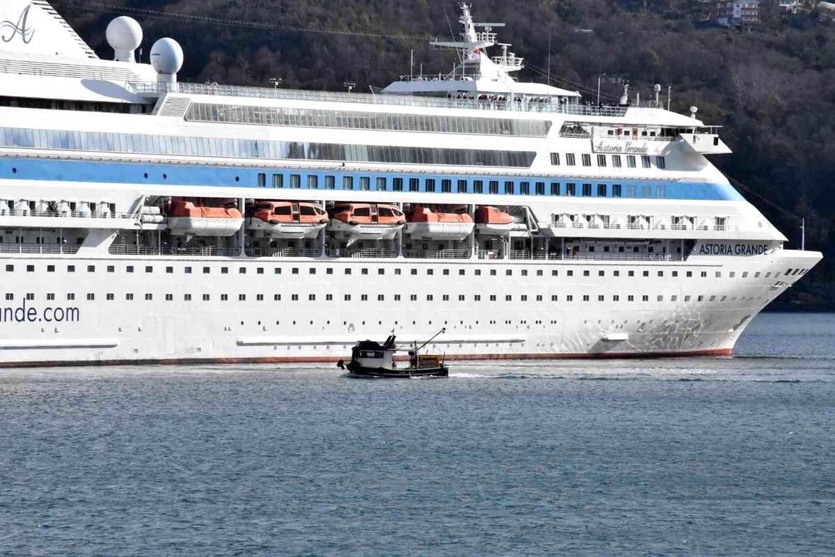 Limana çarpan kruvaziyer Amasra\'da bekletilecek
