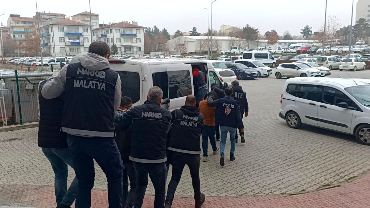 Malatya\'da zehir tacirlerine darbe üstüne darbe