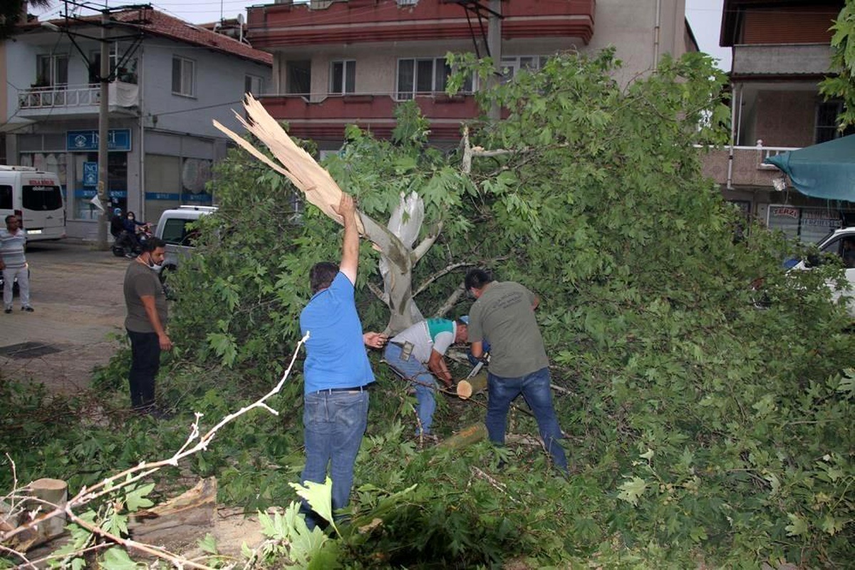 Manisa\'ya kuvvetli rüzgar ve fırtına uyarısı
