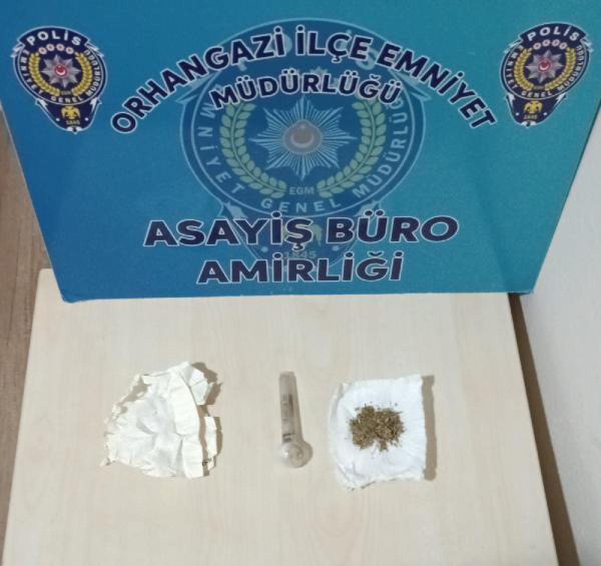 Polisin durdurduğu araçta uyuşturucuyla yakalandılar
