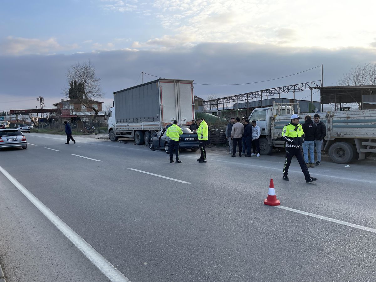 Sakarya\'da trafik kazasında ağır yaralanan 5 yaşındaki çocuk yaşam mücadelesini kaybetti