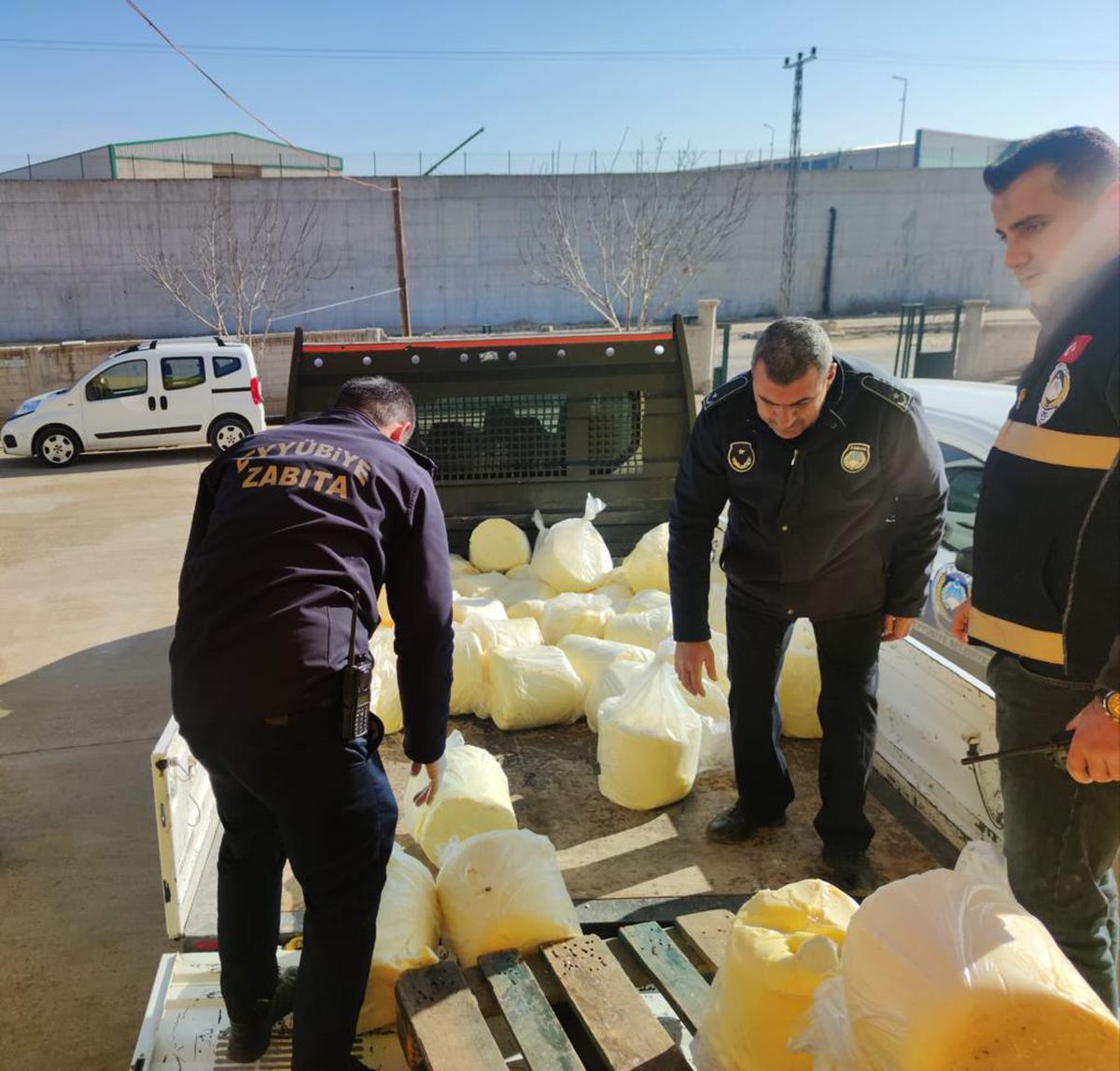 Şanlıurfa'da 1 ton 260 kilogram küflenmiş tereyağı ele geçirildi